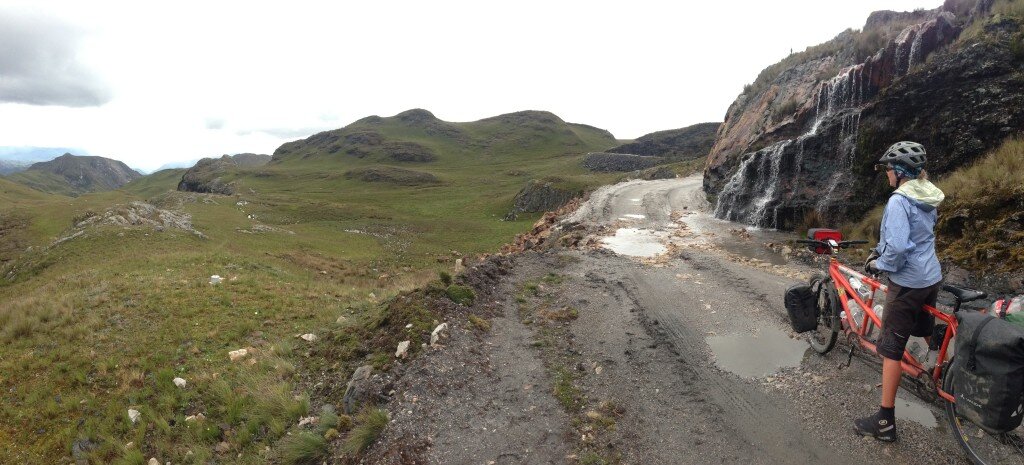 The road surface to our turnoff on AN-101 (headed towards Mollebamba) is pretty good.  
